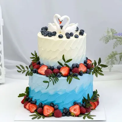 Свадебный торт с лебедями - заказать по цене 990 руб. за 1кг с доставкой в  Москве