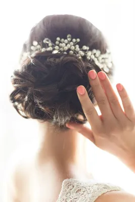 Свадебный макияж: 27 фото красивого макияжа | Укладка волос к свадьбе, Свадебный  макияж для брюнетки, Макияж с синим платьем
