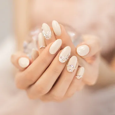 The Prettiest Wedding Nails for Every Kind of Bride | Glamour