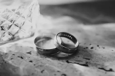 Бесплатное изображение: обручальное кольцо, золотой блеск, Кольца, свет,  Свадьба, монохромный, любовь, участие, зима, сепия