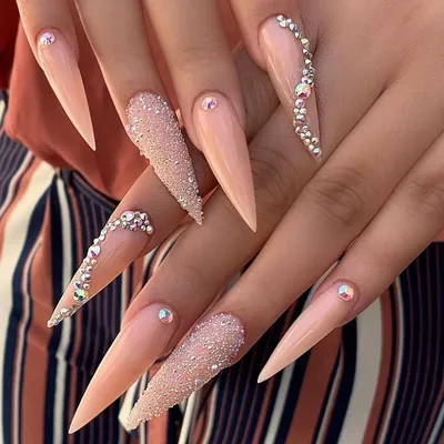 белые ногти с сердцами | Stylish nails, Long nails, Gel nails