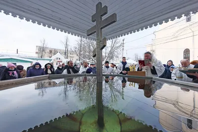 Отличается ли крещенская вода от \"обычной\" святой, рассказали в церкви -  18.01.2023, Sputnik Казахстан