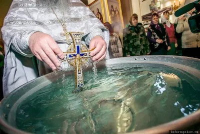 Что ни в коем случае нельзя делать с крещенской водой