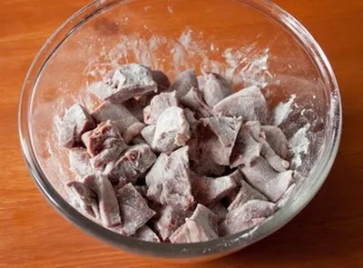 Салат из свиного сердца с мариноваными огурцами, рецепт с фото