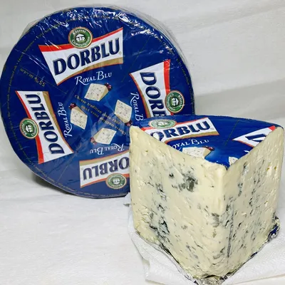 Сыр \"Дор Блю\" Гранд Нуар 60% , купить в Москве по цене 5 900 ₽ за килограмм