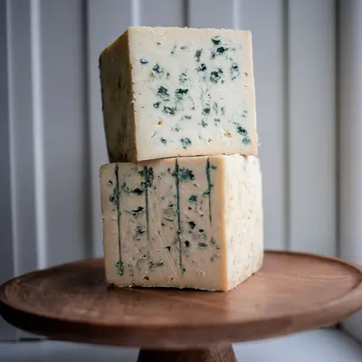 Сыр с голубой плесенью 50% Дор-блю ~ 1,1кг - купить оптом в Москве