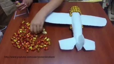 Самолет из конфет. Подарок своими руками. Airplane of sweets - YouTube