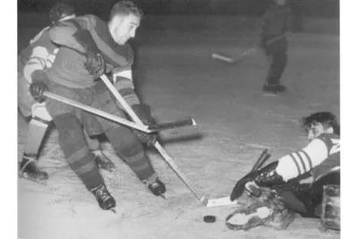 Зачем великий тренер СССР Тарасов заставлял юных хоккеистов «расстреливать»  друг друга на льду: «Отчаянная рубка» | Sport24.ru | Дзен