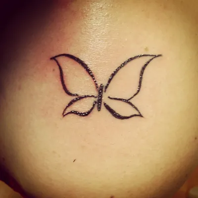 Фото татуировка бабочки на лопатке сделать в тату салоне в Москве по низкой  цене