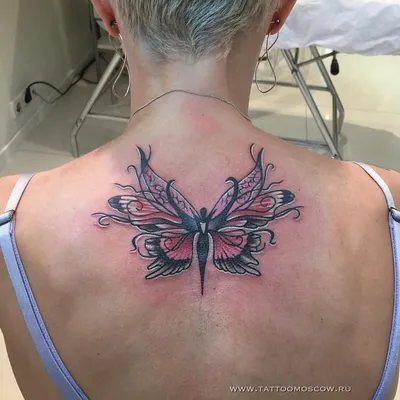 Татуировка цветная. Тату бабочка для девушки на спине. Больше крутых тату и  эскизов на нашем сайте!! | Татуировки для женщин, Тату на спине, Тату