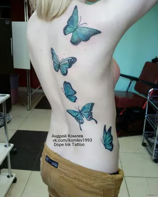 Тату для девушек на спине в виде бабочек фото работ в каталоге тату салона  в Москве