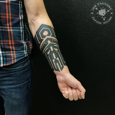 Тату блэкворк - Татуировки блэкворк - Стиль блэкворк тату | Blackwork  tattoo, Geometric tattoos men, Solid black tattoo