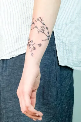 Тату браслет. Мини тату веточка. Тату цветы.Tattoo bracelet. Mini tattoo  twig. Tattoo flowers. | Тату, Татуировки, Тату минимализм