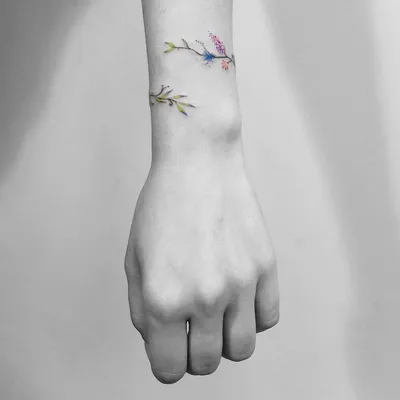ТАТУ БРАСЛЕТ Нежный браслет с бабочкой , прекрасно подчёркивает изгиб руки  🦋 А вам нравятся тату- браслеты ? 💕 Видео в конце ➡️ | Instagram