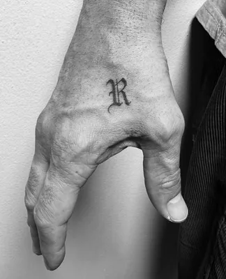 Любовь на букву «R» : Тайка Вайтити признался в чувствах с помощью  татуировки | U magazine | Дзен