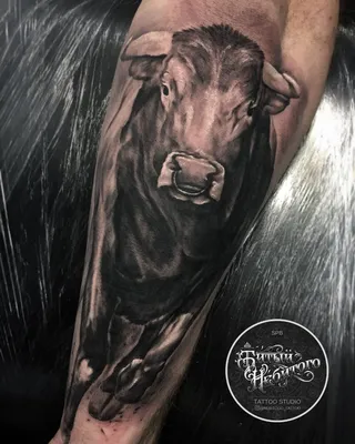 Татуировка быка с надписью «рога». | Премиум Фото