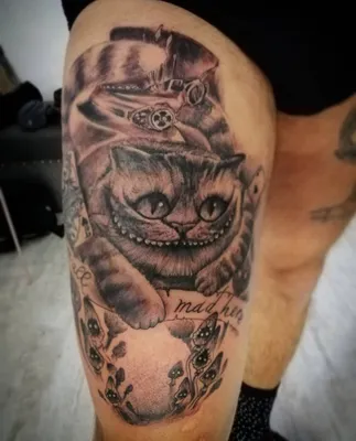Татуировки Злой чеширский кот в стиле Сюрреализм Голень / Каталог тату-салонов  и мастеров