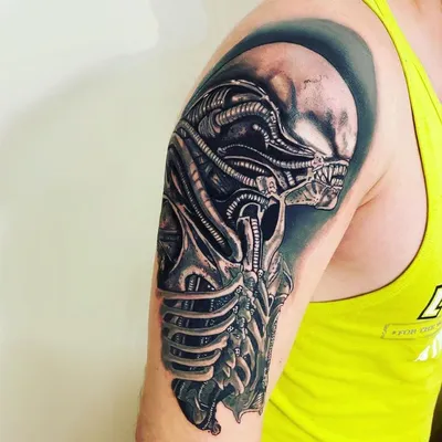 РАЗЫГРЫВАЮ БЕСПЛАТНЫЕ ТАТУ в Instagram: «Чужой🔥 . Alien.. in progress 🥰 I  feel like I'm growing 😍 . . . . По всем вопросам пишите в Директ @… | Тату,  Черно-белое