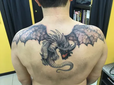 Татуировка дракона на спине у девушки: символика и стиль - tattopic.ru