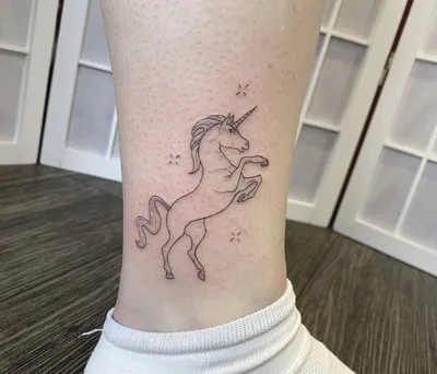 Tattoo unicorn | Татуировка на руке, Татуировка с надписью, Малозначимые  татуировки