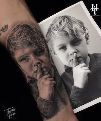 Татуировка мужская реализм на предплечье человек с ребенком и руки - мастер  Анастасия Юсупова 7129 | Art of Pain