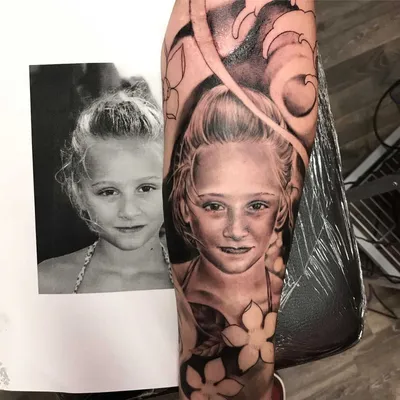 Мини-татуировка в честь ребенка, первая буква имени 🤍 Мастер Лара  #cherdak_lamapoke Запись на сеанс👇🏻 ✉️ DM @tattoo_cherdak 📞WA +7 994… |  Instagram