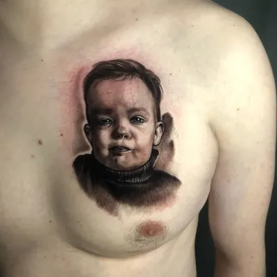 Татуировка мужская реализм на предплечье портрет ребёнка - мастер Слава  Tech Lunatic 1076 | Art of Pain