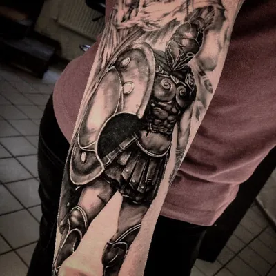 Фото татуировки с названием «Гладиатор», размещена на плече у парня,  принадлежит категориям «воин», «гладиатор», «перекр… | Татуировки, Тату,  Невероятные татуировки