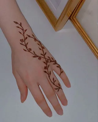 Пин от пользователя maddy 🤍 на доске my henna ✧ | Эскизы татуировок хной,  Татуировка на руке, Тату хной на запястье