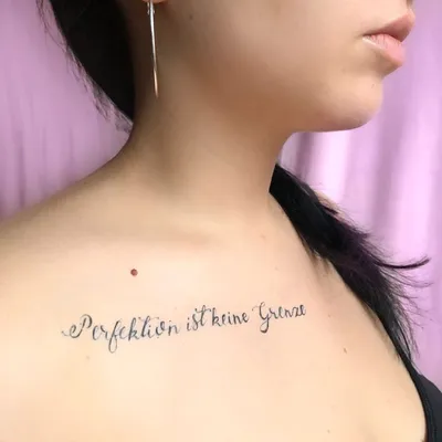 тату надпись, tattoo on chest, мини тату, mini tattoo, orient moon,  мехенди, джагуа гель надпись, надпись на ключице, временное тату на кл… |  Мехенди, Надписи, Тело