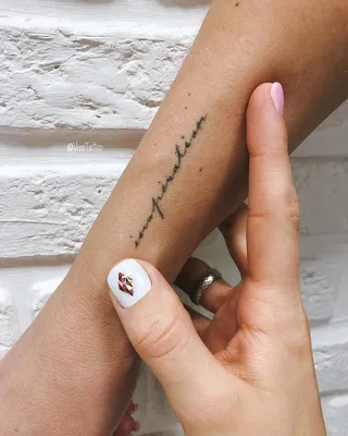 Danny Jane Tattoo - Теперь у надписи есть друг - контурные цветы 💐 Ещё  есть места в июле, подробности в Директ • #tattoo #tattookh #kharkovtattoo  #tattoodenis #tattoodavidenko #denisdavidenko #татухарьков #тату #sketch  #sketchstyle #