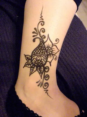 Тату хной,мехенди на бедре | Tatuagem de henna, Tatuagem braço inteiro  feminino, Tatuagem no dedo