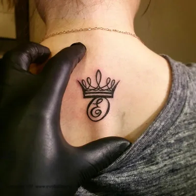 Татуировка в виде короны и ее значение