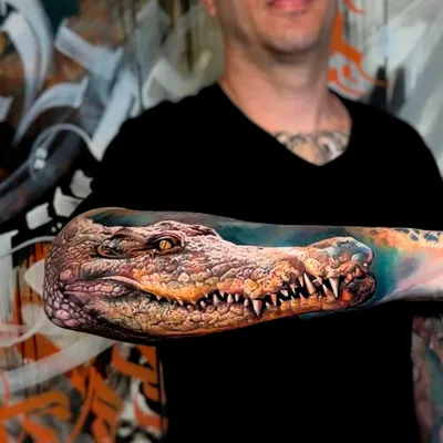 Пасть крокодила со слюнями - тату на бицепсе у парня, добавлено: Иван  Вишневский
