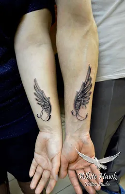 парное тату крыльев на руках | Парные татуировки, Татуировки ног, Идеи  парных татуировок