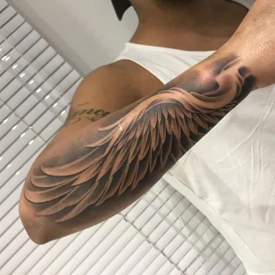 Татуировка крылья на руке - 61 фото
