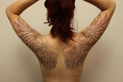 Татуировка крыльев на руках (видео) | Тату-салон Soleness Coworking |  Профессиональное нанесение татуировок любой сложности