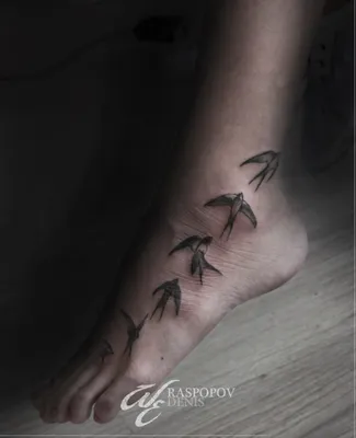 Значение татуировки ласточки у девушки - tattopic.ru