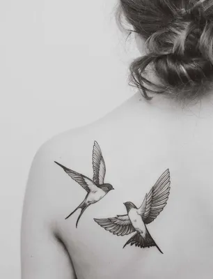 Arnoff Tattoo - 🌺Тату на ноге, ласточка и маки,🌷 выполнено за 1 сеанс.  ❗Запись в директ или 78828859✔️ Viber ✔️WhatsApp @arnofftattoo  #arnofftattoo #tattoochishinau #tattoomoldova #tattoodesign #tattooidea  #originaltattoo #birdtattoo | Facebook