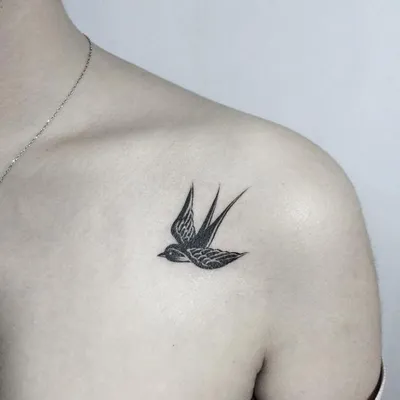Значение татуировки ласточки у девушки - tattopic.ru