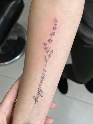 Pikul's tattoo - Лаванда - один из самых изящных диких соцветий, безумно  запоминающихся своим пьянящим ароматом, вот почему так популярна она в мире  тату, вот почему ее так хочется оставить навсегда.... #тату #