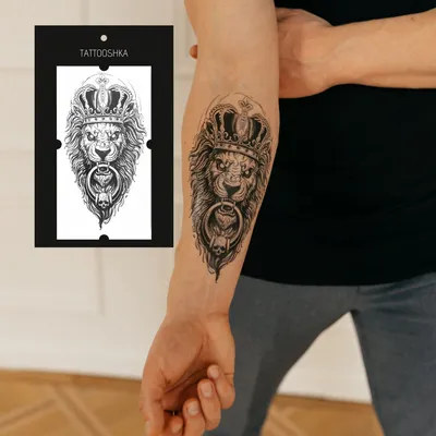 Тату лев с короной на руке - фото салона Tattoo Times, узнай цену на сайте.