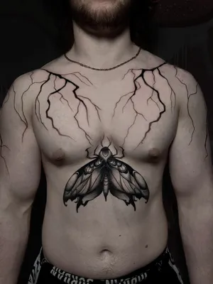 Татуировки на грудной клетке: 10 идей для дизайна и уход за ними -  tattopic.ru