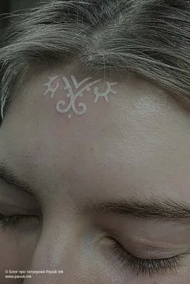 Татуировки на лбу у девушек: стильный акцент или проблема? - fotovam.ru
