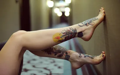 Тату на Бедре - Женские и Мужские Тату на бедре | Tattoo-ideas.ru |  Татуировка с цветами на бедре, Тату на бедре, Мужские татуировки на ногах