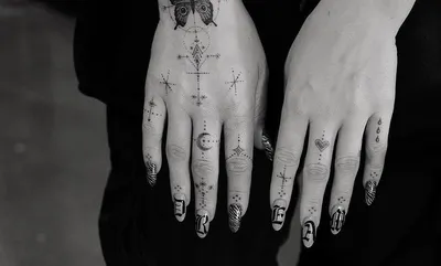 Тату на пальце: тренды для девушек - VeAn Tattoo