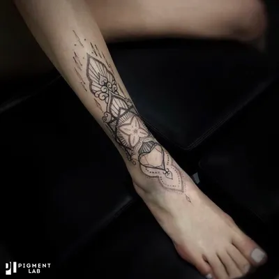 Татуировка женская акварель на ноге бабочка 422 | Art of Pain