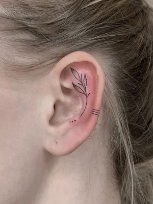 Тату на ухе. Веточка | Ear tattoo, Dot tattoos, Subtle tattoos