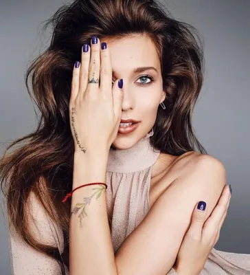 Дорофеева, Мадонна, Джоли показали свои экзотические тату