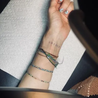 Дорофеева, Мадонна, Джоли показали свои экзотические тату